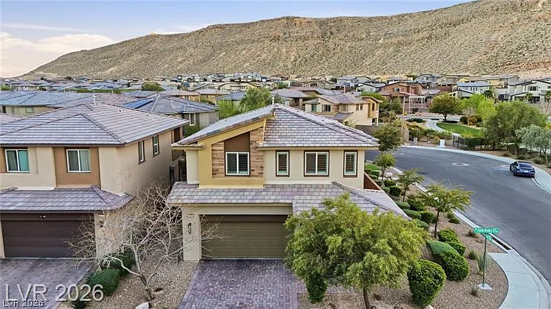 3 bed, 2.5 bath, 2141 sqft, $2,806 — Photo 4