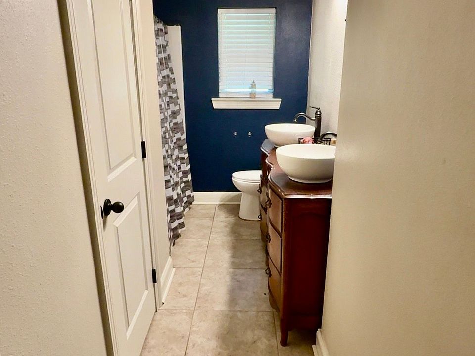 2nd image of 1102 Alma Dr
