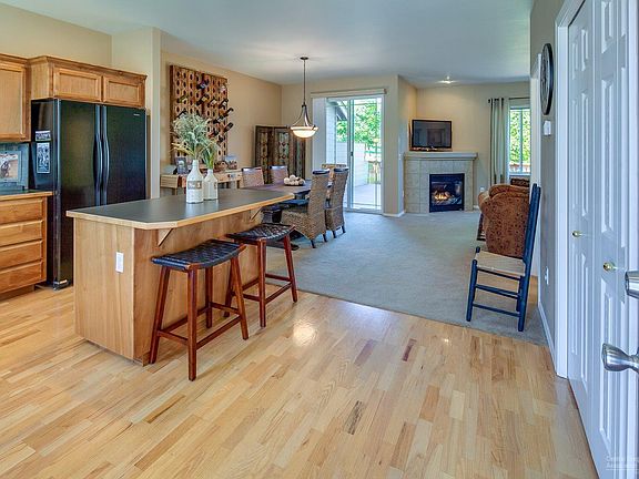 4th image of 776 Golden Pheasant Dr