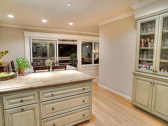 4th image of 879 Kenmore Cir