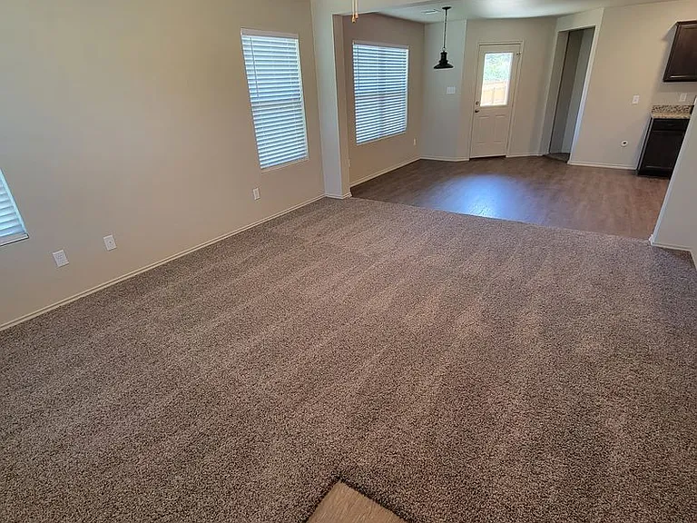 2136 Heritage Ln — Photo 3