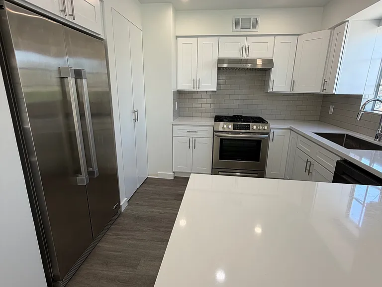 800 N June St — Photo 6
