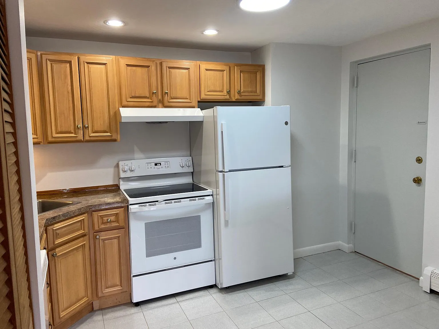 2 bed, 750 sqft, $2,500 — Photo 3