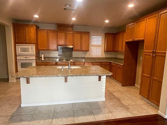 4th image of 1060 Madrone Ave