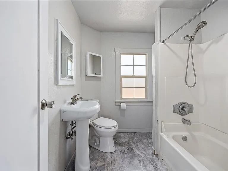 270 Quincy St — Photo 8