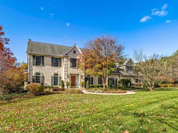 2 Hillsyde Ct, Cockeysville, MD 21030