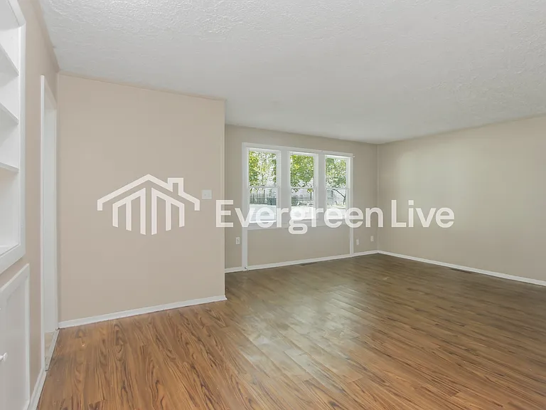 7350 Twin Beech Dr — Photo 5