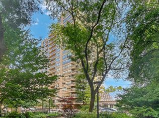 61 Saint Clair Ave W #1102, Toronto, ON M4V 2Y8