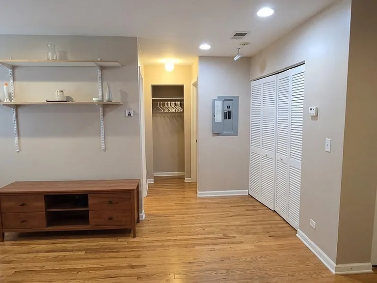 5953 N Kenmore Ave #103 — Photo 2
