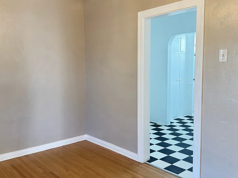 221 Loma Ave #C — Photo 8