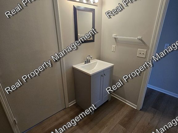 5th image of 610 Valparaiso St Unit B