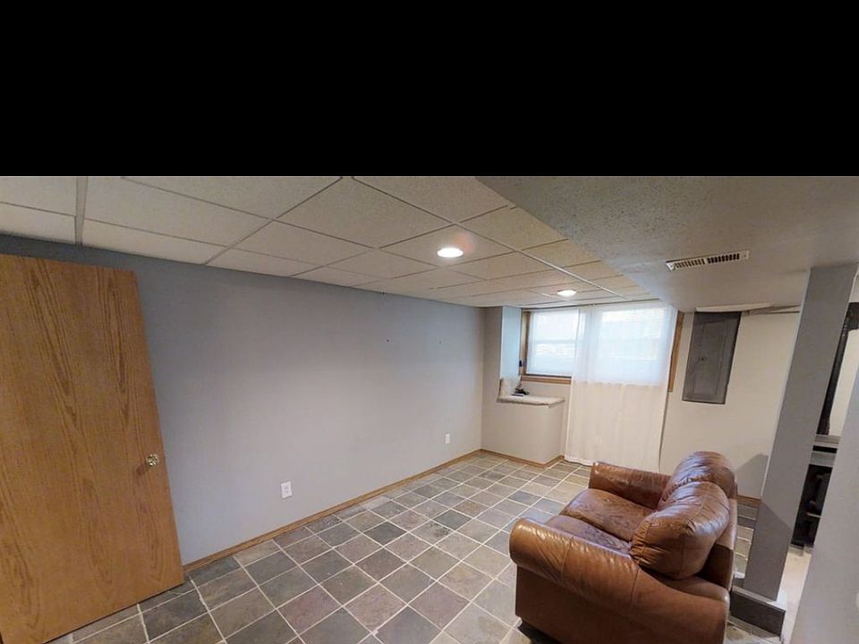 2nd image of 810 20th Ave