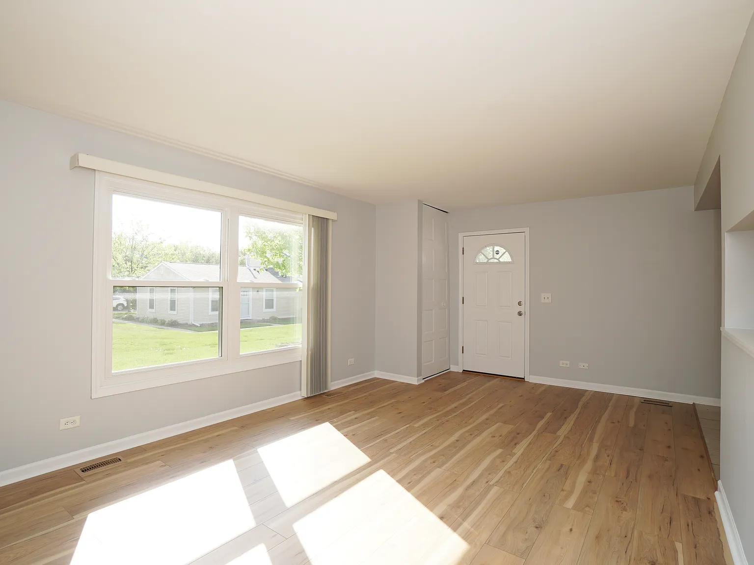 2 bed, 1012 sqft, $2,300 — Photo 4