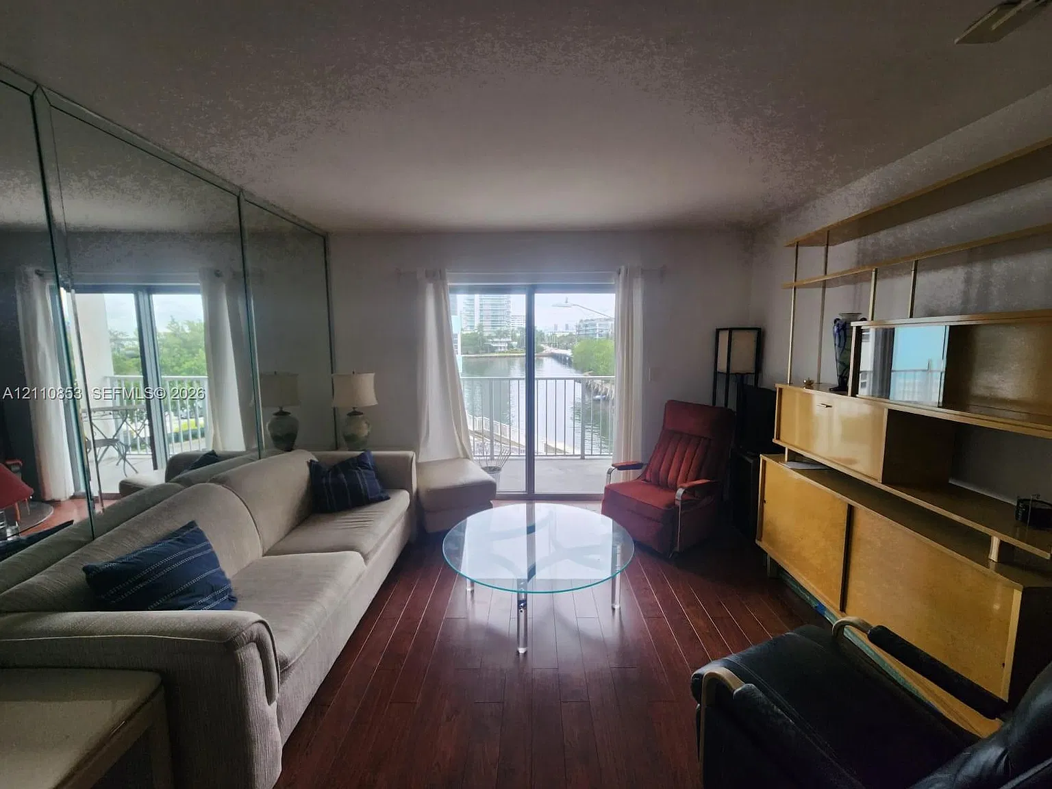 Arcadia Condo — Photo 1