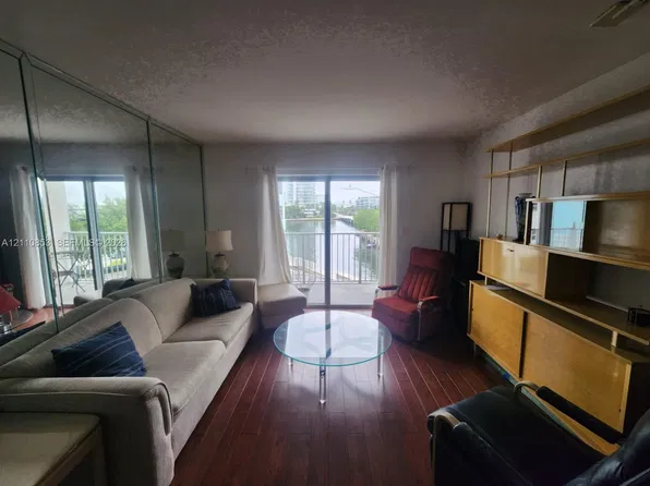 1674 Bay Rd APT 305, Miami Beach, FL 33139