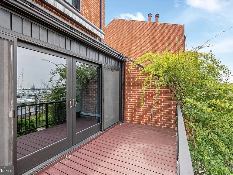 2419 Boston St — Photo 34