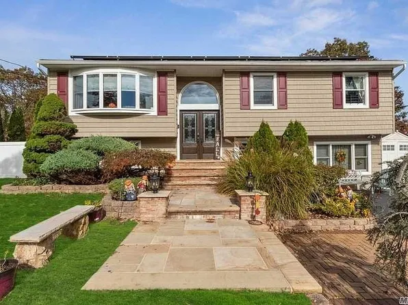 7 8th St, Nesconset, NY 11767