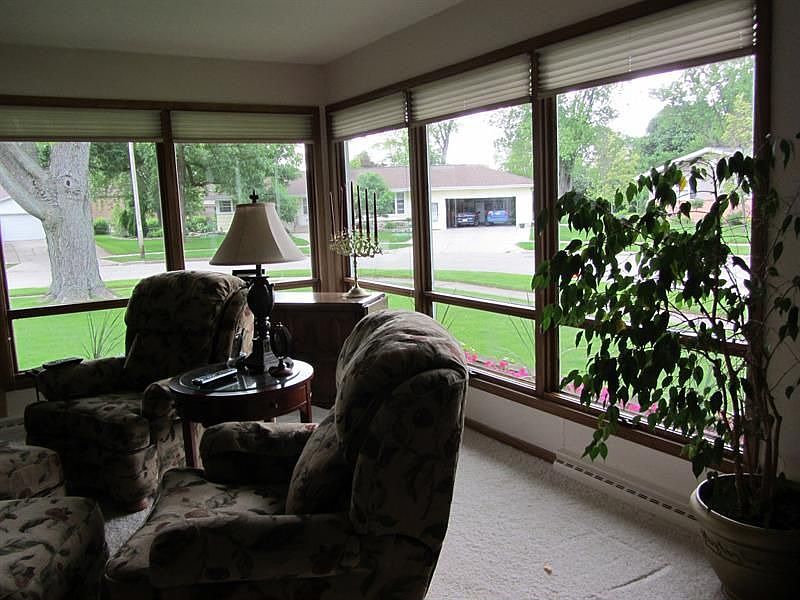 2nd image of 25 Park Ln