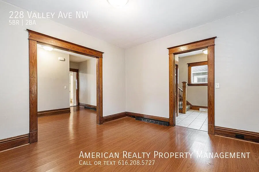 5 bed, 1600 sqft, $2,800 — Photo 4