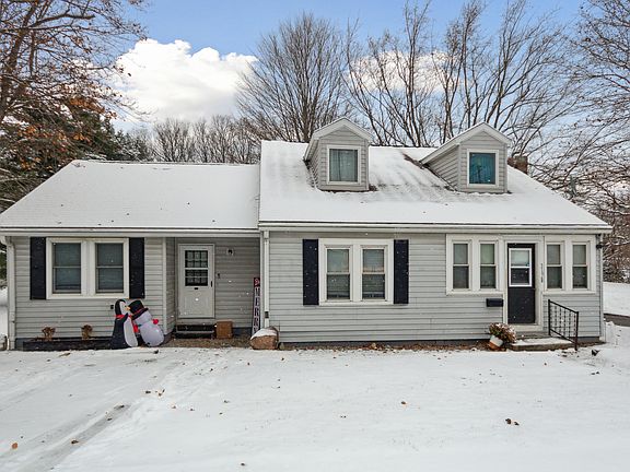 2nd image of 319 E Bacon St