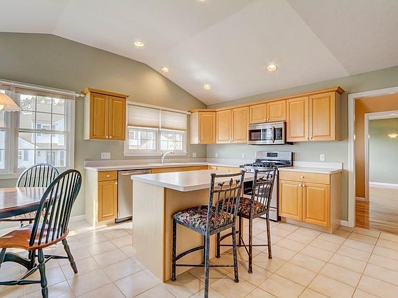 5th image of 10 Crab Apple Ln