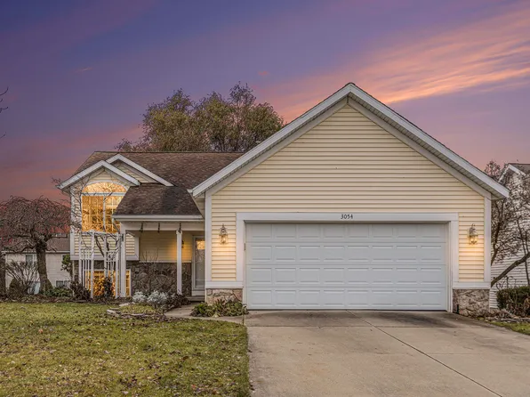 3054 Stonewood St NW, Grand Rapids, MI 49504