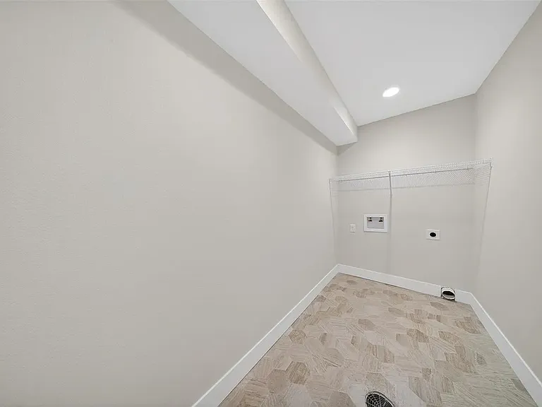 1275 Eisenhower Blvd — Photo 8