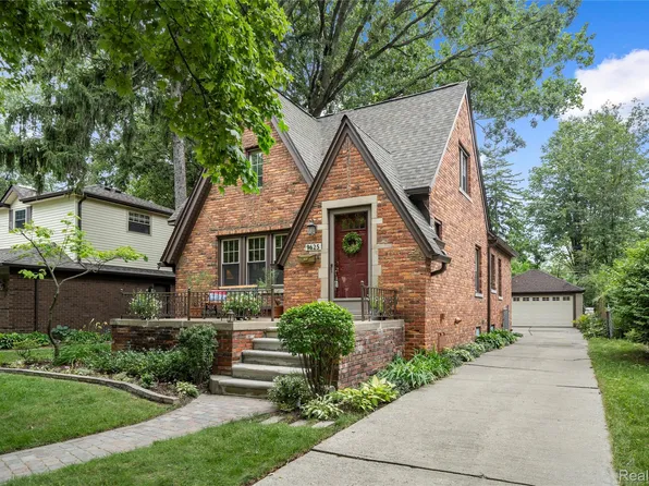 9625 Blackburn St, Livonia, MI 48150