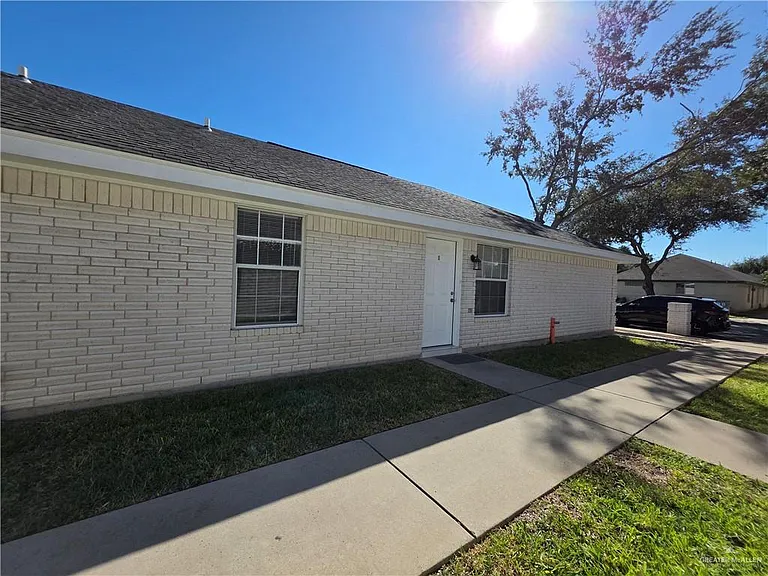 700 Sandpiper Ave — Photo 1