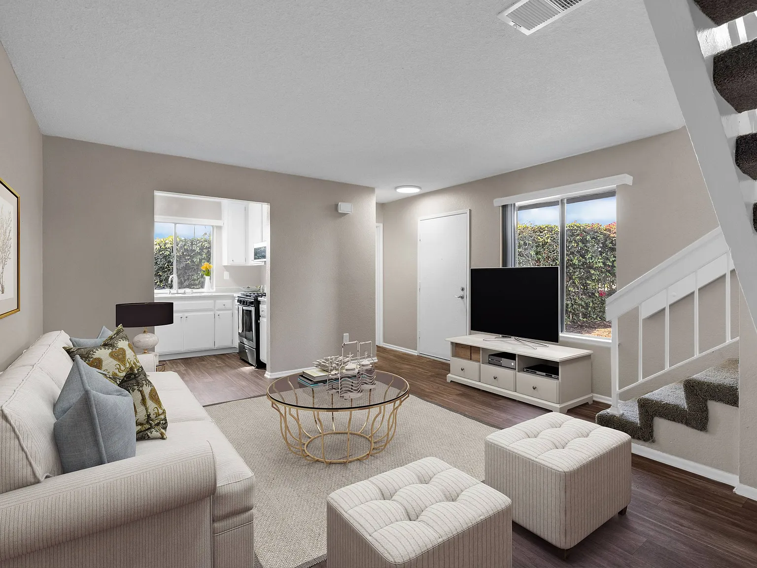 Carmenita Townhouse Apartments — Photo 3