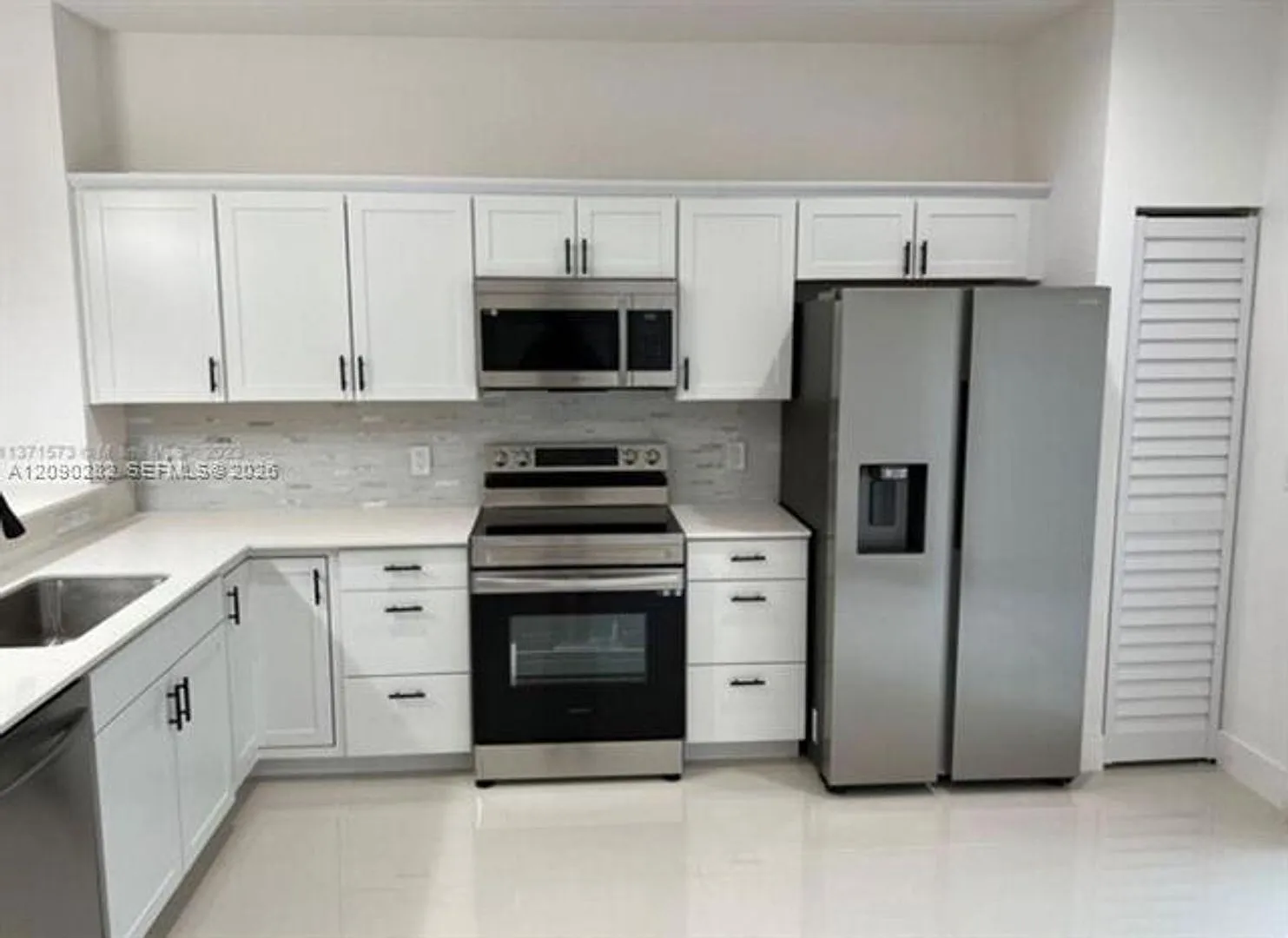 216 NW 9th St # 216, Hallandale Beach, FL 33009 — Photo 1