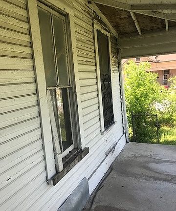 3rd image of 2124 Buena Vista St