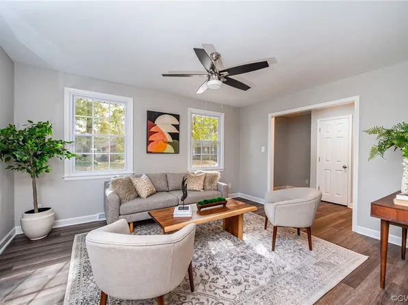 112 Lexington Dr, Colonial Heights, VA 23834