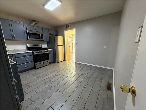 4th image of 1017 N 68th East Ave
