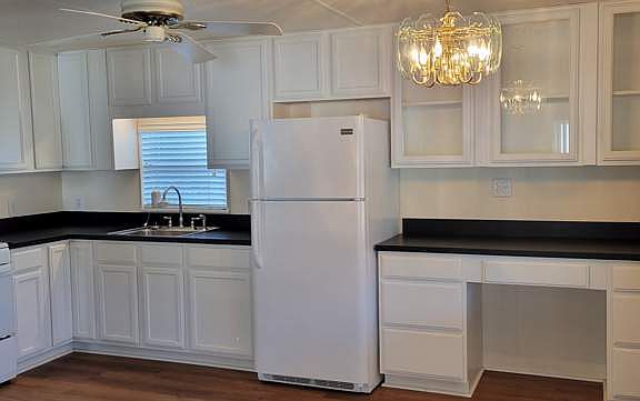 4th image of 1208 Lee St #131