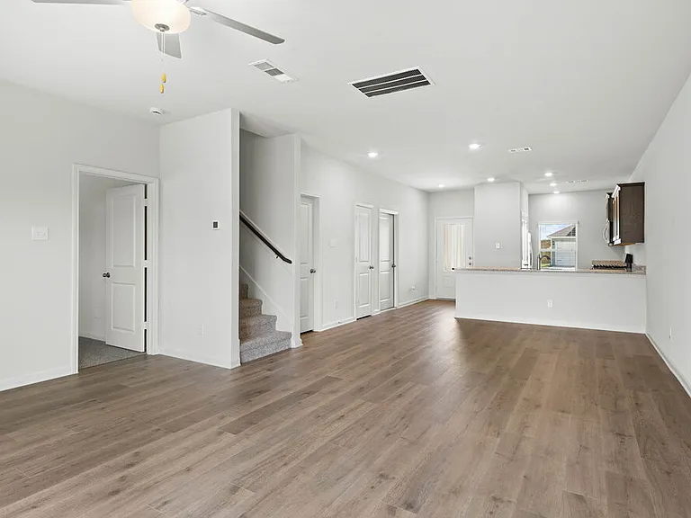 1529 Harvester Dr — Photo 9
