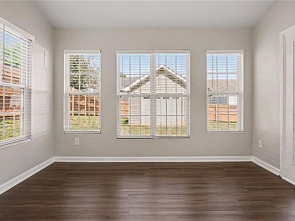 5th image of 4055 Creekside Ct