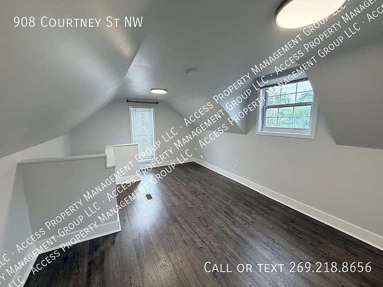 908 Courtney St NW — Photo 18