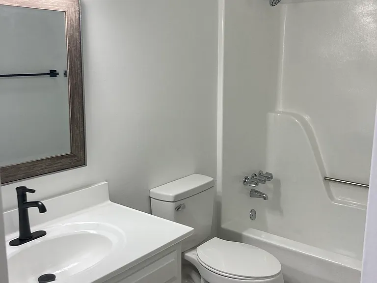4300 Huntingdon Dr — Photo 4