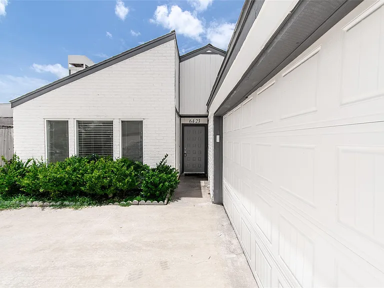 6423 Coachwood Dr — Photo 3