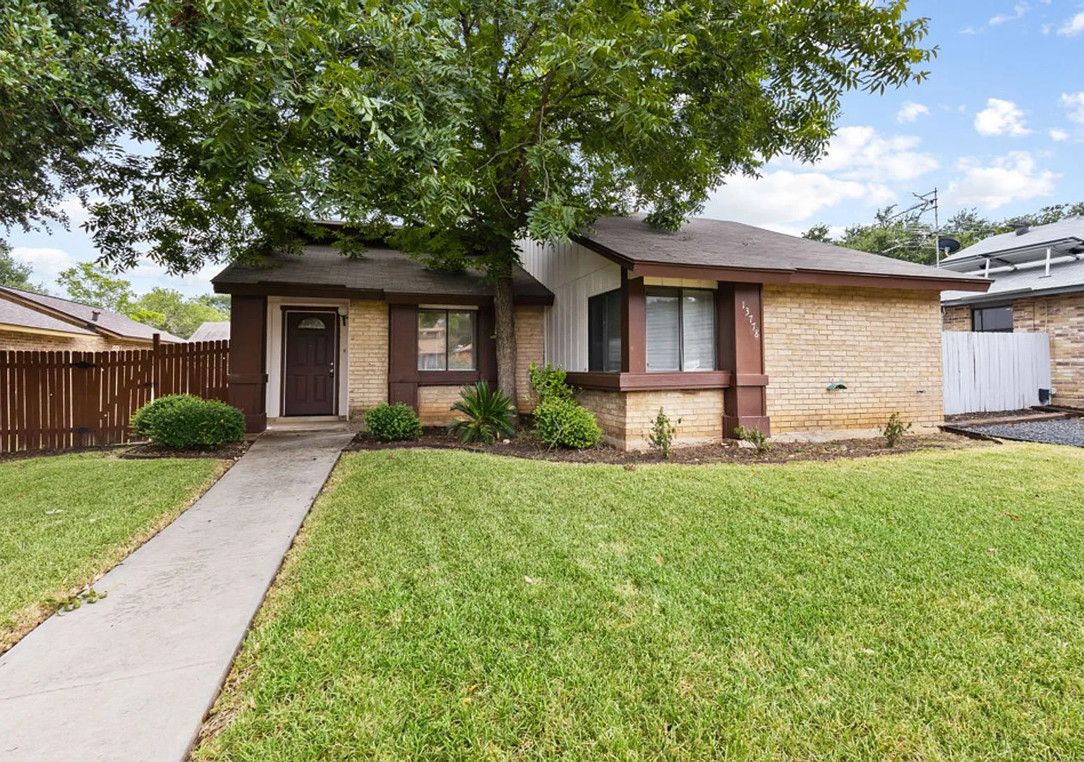 2 Bedroom/2 Bath Castle Hills Subdivision — Photo 3
