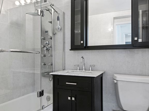4th image of 45 W 67th St APT 10B