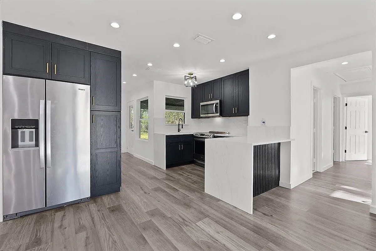 4 bed, 2.5 bath, 1524 sqft, $2,600 — Photo 3