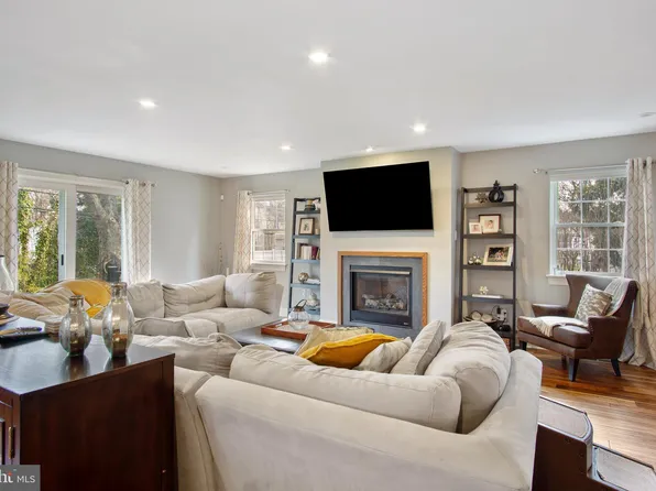 208 Rodney Cir, Bryn Mawr, PA 19010