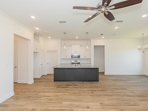 4th image of 331 Amanda Ave
