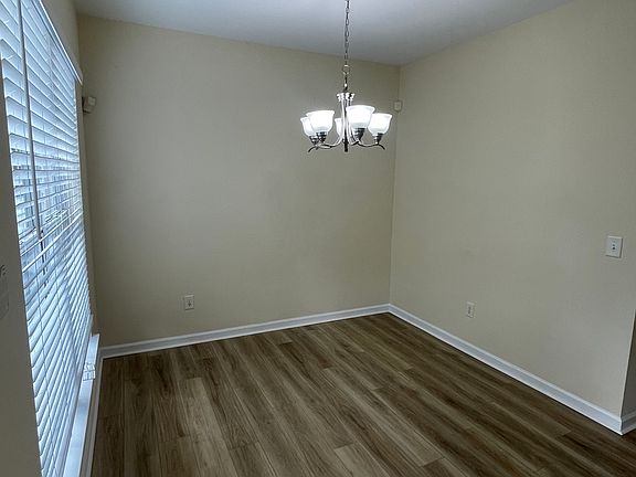 2nd image of 883 Redwood Dr
