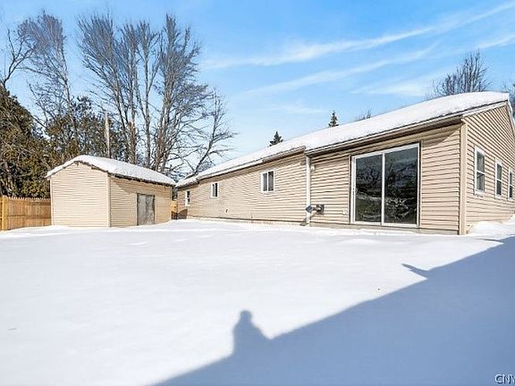 4th image of 1307 Cedarbrook Dr