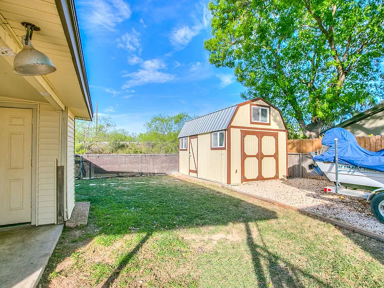 1510 Loop Dr — Photo 6