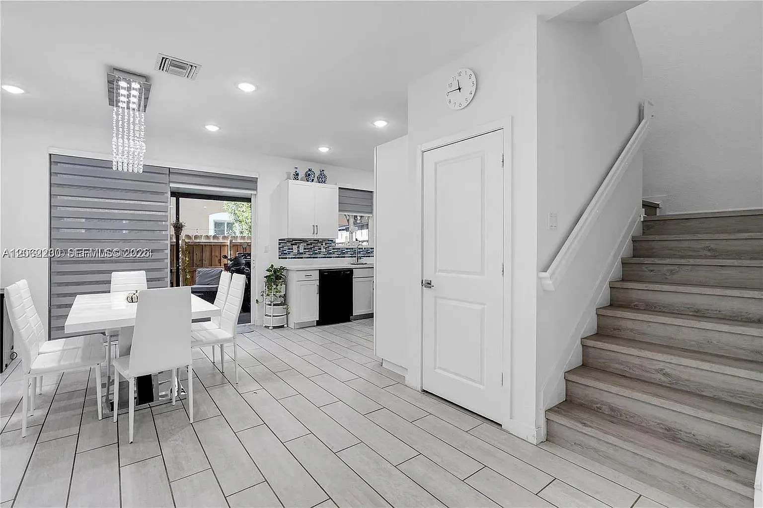 3 bed, 2.5 bath, 1302 sqft, $2,400 — Photo 2