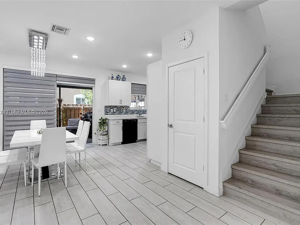 1042 SE 23rd Ter